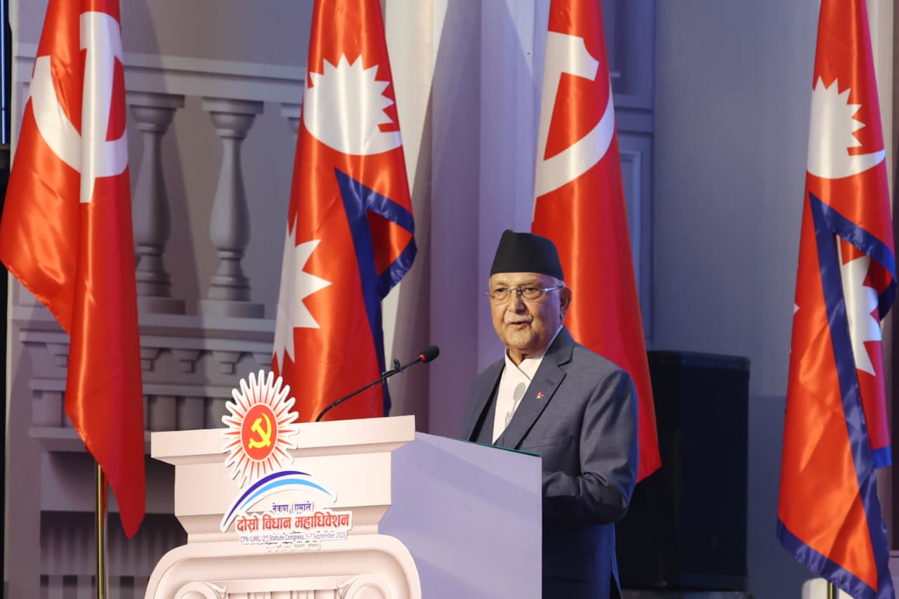 विद्याको पक्षमा हलमा बोल्न उभिएका कर्ण थापालाई ओलीले भने,'म कन्भिन्स छैन,तपाइँ जानुस्'